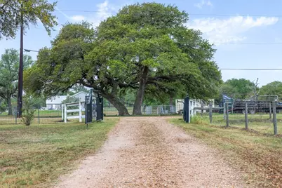 1089 Club Lane, Columbus, TX 78934 - Photo 5