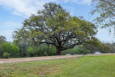 1089 Club Lane, Columbus, TX 78934 - Photo 9