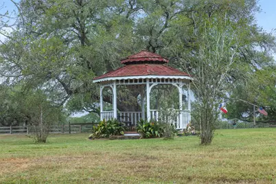 1089 Club Lane, Columbus, TX 78934 - Photo 17