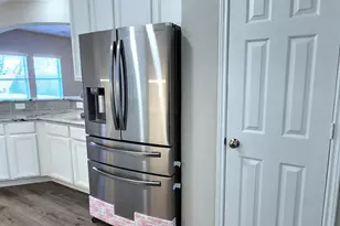 8530 E Highlands Crossing, Highlands, TX 77562 - Photo 9