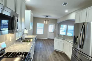 8530 E Highlands Crossing, Highlands, TX 77562 - Photo 5