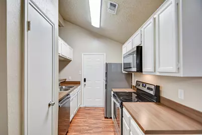 13106 Townwood Drive, Houston, TX 77045 - Photo 7