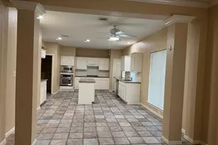 2810 White Oak Ln, Pearland, TX 77584 - Photo 9