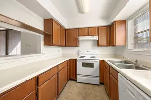 3100 Walnut Bend Ln, Houston, TX 77042 - Photo 9