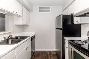 10402 Sandpiper Dr, Houston, TX 77096 - Photo 3