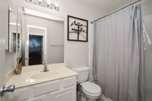 418 Sun River Ln, Dickinson, TX 77539 - Photo 15