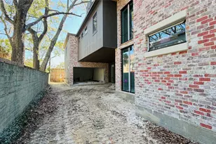 2247 Chilton Rd, Houston, TX 77019 - Photo 9