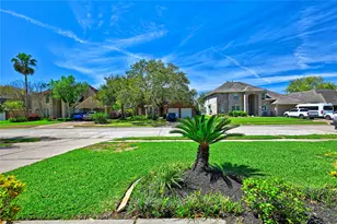 1415 Crystal Lake Cir E, Pearland, TX 77584 - Photo 45