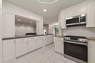 5207 Bent Bough Ln, Houston, TX 77088 - Photo 17