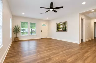 1011 N Valderas St, Angleton, TX 77515 - Photo 5