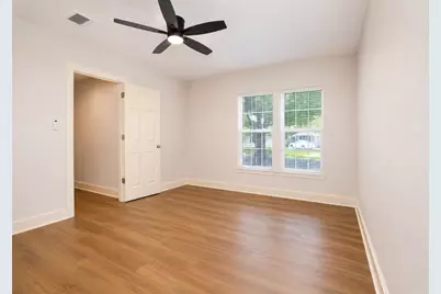 1011 N Valderas Street, Angleton, TX 77515 - Photo 9