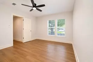 1011 N Valderas St, Angleton, TX 77515 - Photo 9