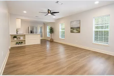 1011 N Valderas Street, Angleton, TX 77515 - Photo 3