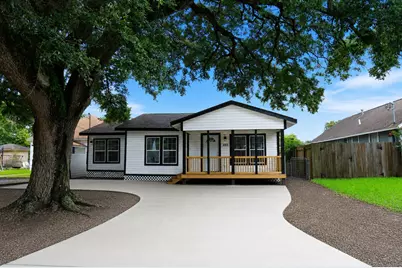 1011 N Valderas Street, Angleton, TX 77515 - Photo 1