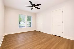 1011 N Valderas St, Angleton, TX 77515 - Photo 11