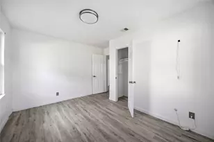 5919 Van Fleet St, Houston, TX 77033 - Photo 21