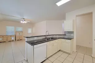 3010 Stonecross Ln, Dickinson, TX 77539 - Photo 17
