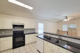3010 Stonecross Ln, Dickinson, TX 77539 - Photo 19