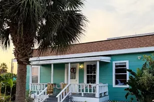 1028 Avenue L, Galveston, TX 77550 - Photo 1