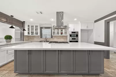 10054 Cedardale Drive, Houston, TX 77055 - Photo 11