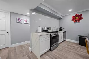3611 Graustark St, Houston, TX 77006 - Photo 7