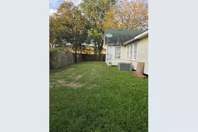 108 W Humble Street, Baytown, TX 77520 - Photo 11