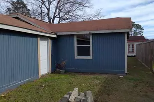 1408 Austin St, Bay City, TX 77414 - Photo 3
