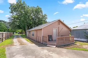 3320 Brooks Ave, Bay City, TX 77414 - Photo 3