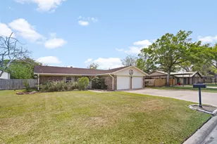 1003 Virginia St, Edna, TX 77957 - Photo 1