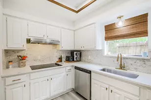 14211 Swiss Hill Dr, Houston, TX 77077 - Photo 11
