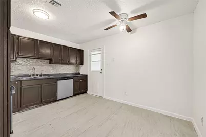 622 N 13th Street, La Porte, TX 77571 - Photo 7