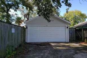 712 E Lobit St, Baytown, TX 77520 - Photo 11