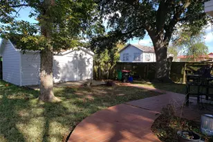 712 E Lobit St, Baytown, TX 77520 - Photo 13