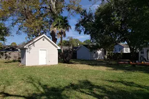 712 E Lobit St, Baytown, TX 77520 - Photo 15
