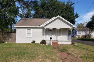 712 E Lobit St, Baytown, TX 77520 - Photo 1