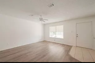 8430 Round Rock Dr, Houston, TX 77049 - Photo 15