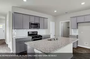 407 Robin St, Angleton, TX 77515 - Photo 3