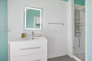 2402 McClendon St, Houston, TX 77030 - Photo 39