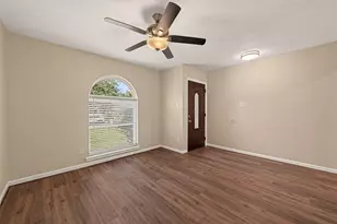 2305 Kingsway Dr, League City, TX 77573 - Photo 5
