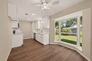 2305 Kingsway Dr, League City, TX 77573 - Photo 7