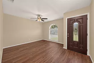 2305 Kingsway Dr, League City, TX 77573 - Photo 3