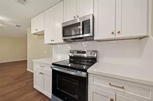 2305 Kingsway Dr, League City, TX 77573 - Photo 9