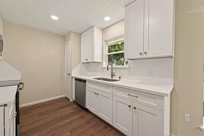 2305 Kingsway Drive, League City, TX 77573 - Photo 9