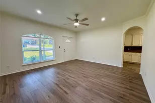 328 Greenleaf St, Huntsville, TX 77340 - Photo 9