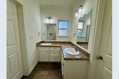 328 Green Leaf Street, Huntsville, TX 77340 - Photo 21