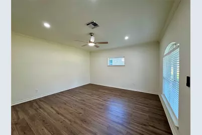 328 Green Leaf Street, Huntsville, TX 77340 - Photo 5