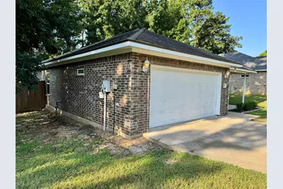 328 Green Leaf Street, Huntsville, TX 77340 - Photo 3