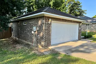 328 Greenleaf St, Huntsville, TX 77340 - Photo 3