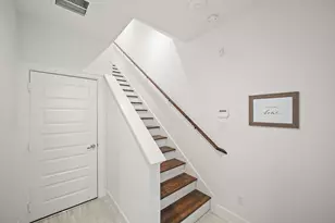 2709 Clinton Dr, Houston, TX 77020 - Photo 9