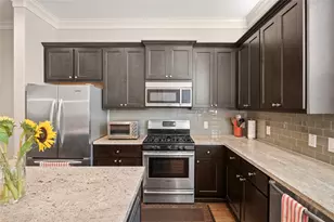 2423 Beall St, Houston, TX 77008 - Photo 5